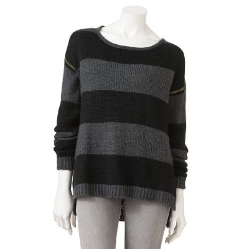 🦋Rewind Black + Grey Striped Sweater